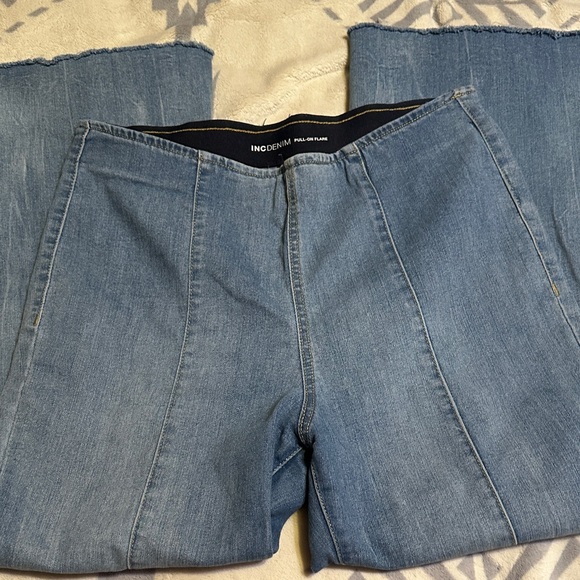 A160.  Inc Classic Denim pull on faded Flare Leg Jeans - Picture 3 of 10